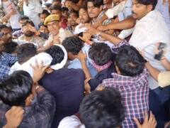 फीडबैक लेने पहुंचे कांग्रेस के मंत्री के सामने जमकर चले लात घूंसे, इस बात पर हो गई कार्यकर्ताओं में धक्का-मुक्की