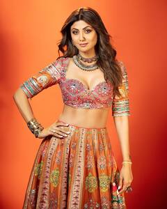 Shilpa Shetty Raises Temperature In Gorgeous Ethnic Outfits
