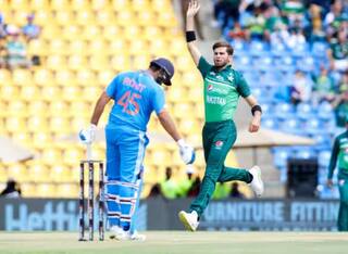 IND vs PAK: ਪਹਿਲੇ ਓਵਰ ਦੀ ਕੋਸ਼ਿਸ਼ ਪੰਜਵੇਂ 'ਚ ਹੋਈ ਸਫਲ, ਸ਼ਾਹਿਨ ਅਫਰੀਦੀ ਨੇ ਰੋਹਿਤ ਤੇ ਕਿੰਗ ਕੋਹਲੀ ਨੂੰ ਕੀਤਾ ਆਊਟ, ਵੇਖੋ ਵੀਡੀਓ