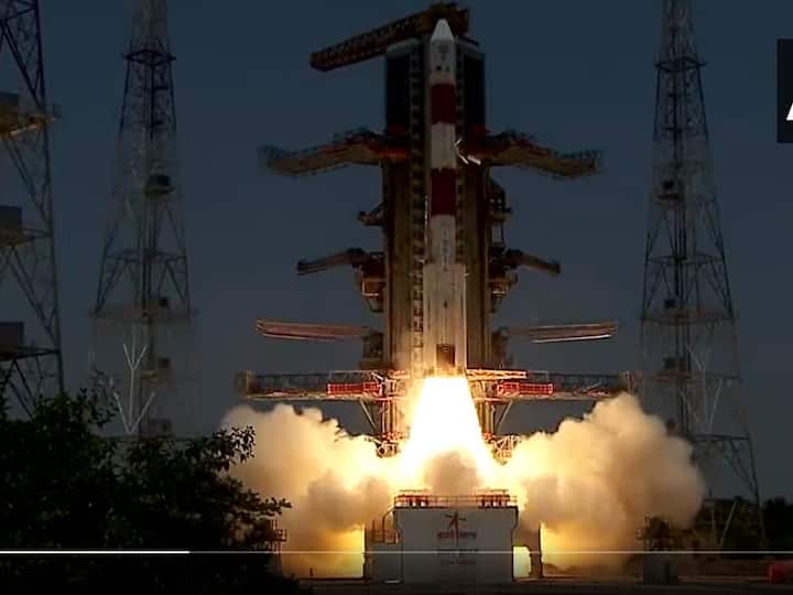 solar mission aditya l1 successfully launched by isro from sriharikotta Aditya L1: மீண்டும் வெற்றி..! விண்ணில் சீறிப்பாய்ந்தது ஆதித்யா எல்1 விண்கலம்.. சூரியனை நோக்கி ஒரு பயணம்