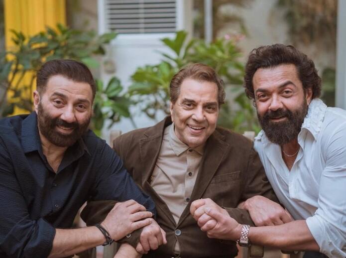 इस बारे में सनी देओल ने खुद बताया था. गदर 2 सुपरस्टार सनी देओल कहते हैं कि उनके पापा की ब्लेसिंग्स हमेशा उनके साथ रहती हैं. ऐसे में वे कभी भी परेशान नहीं होते. पर हां वे अपने पापा से डरते जरूर हैं. ऐसे ही भाई बॉबी देओल भी हैं.