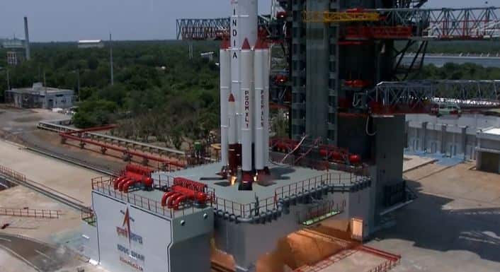 தொடர்ந்து, சுமார் 125 நாட்கள் சூரியனை நோக்கி பயணித்து, பூமியிலிருந்து 15 லட்சம் கிலோ மீட்டர் தூரத்தில் நிலை நிறுத்தப்பட உள்ளது.