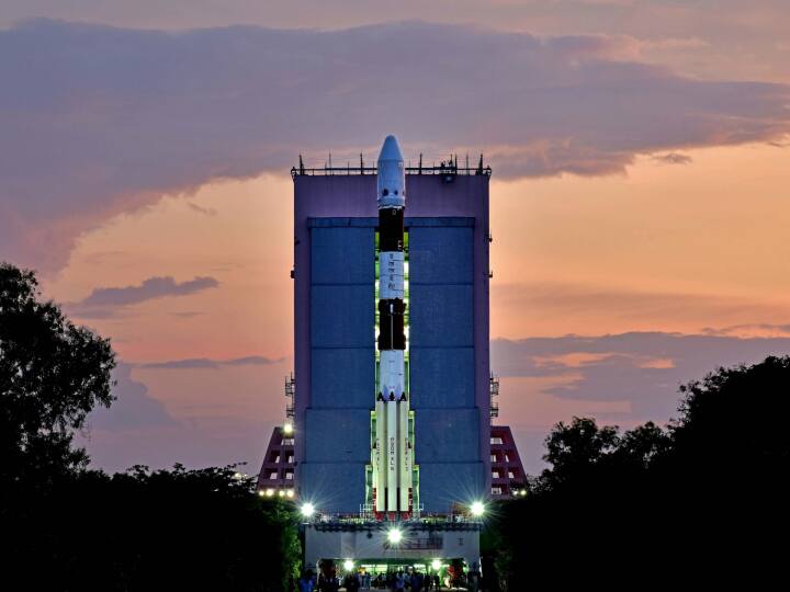 Aditya-L1 Solar Mission ISRO Launched Aditya L1 Mission Know About PSLV Rocket ISRO ने लांच किया मिशन आदित्य एल-1, जानें PSLV रॉकेट ने अबतक कितनी उड़ाने भरीं