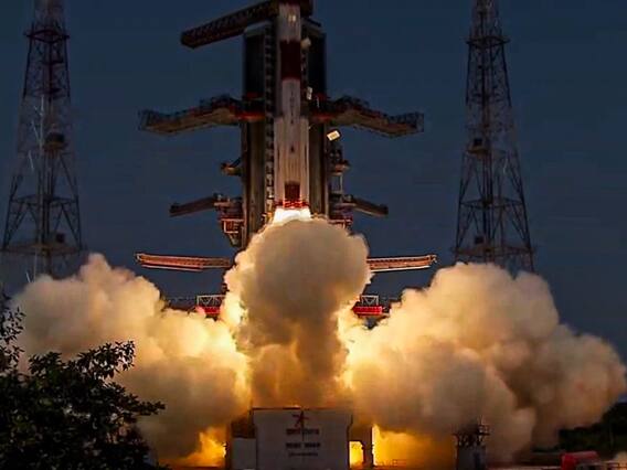 Aditya L1 Launch : சூரியனை நோக்கிய பயணம்.. விண்ணில் பாய்ந்தது ஆதித்யா L1.. மாஸ் காட்டும் ISRO..