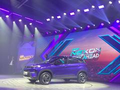 नई Tata Nexon Facelift से उठ गया पर्दा, आपका दिल चुराने के लिए ये तस्वीरें ही काफी हैं