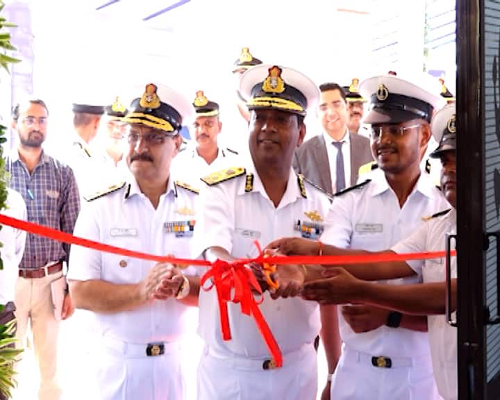 Director General of Indian Coast Guard Rakesh Pal visited Porbandar Porbander: ભારતીય કોસ્ટગાર્ડના ડાયરેક્ટર જનરલ રાકેશ પાલ પોરબંદરની મુલાકાતે 