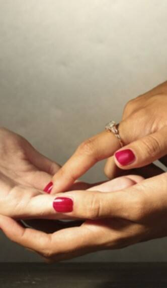 હથેળીની રેખાઓ બનાવે છે વિવિધ યોગ