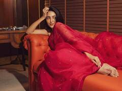 Neha Shetty Photos: గుచ్చే గులాబిలా నేహా శెట్టి