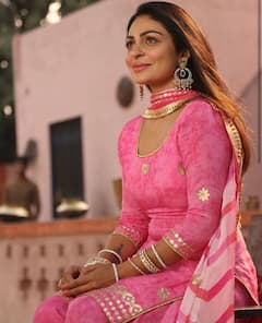 Neeru Bajwa: ਨੀਰੂ ਬਾਜਵਾ ਹੈ 10ਵੀਂ ਪਾਸ, ਗਿੱਪੀ ਗਰੇਵਾਲ ਸਾਹਮਣੇ ਇੰਝ ਖੁੱਲ੍ਹ ਗਈ ਸੀ ਅਦਾਕਾਰਾ ਦੀ ਪੋਲ