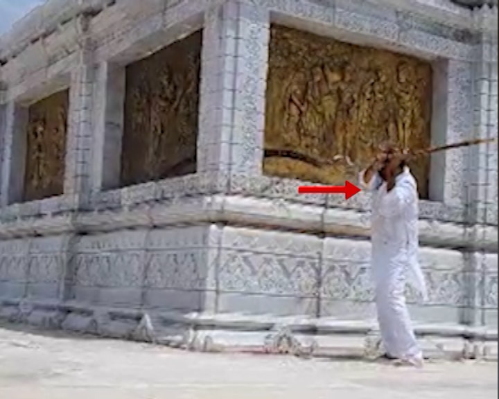 Salangpur Temple Controversy: ભીંતચિત્રોને નુકશાન પહોંચાનાર હર્ષદ ગઢવીના સમર્થનમાં આવ્યા ગામના સરપંચ અને હિન્દુ સંગઠન