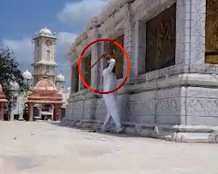 Saints will gather in Ahmedabad tomorrow on the issue of Salangpur dispute, Hanuman devotees painted black on the disputed pictures. સાળંગપુર વિવાદ મુદ્દે આવતીકાલે અમદાવાદમાં ભેગા થશે સંતો, વિવાદિત ચિત્રો પર હનુમાન ભક્તે કર્યો કાળો કલર