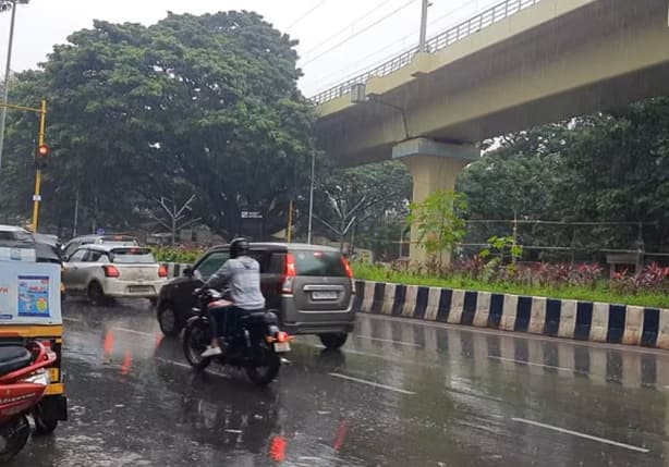 Pune Rain rain returns to pune heavy rain reported in parts of city weather forecast maharashtra Pune Rain : पुण्यात पावसाचं दमदार 'कमबॅक'; राज्यभर पावसाची स्थिती काय?