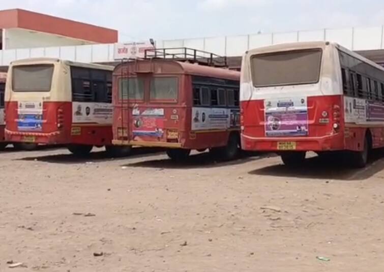 Maharashtra News Bus service suspended in Nandurbar Solapur district along with Ahmednagar in wake of Jalna incident Jalna Protest : जालना आंदोलन : अहमदनगर जिल्ह्यात 630 बसेस पूर्णपणे बंद, नंदुरबारसह सोलापूर जिल्ह्यात बससेवा बंद 