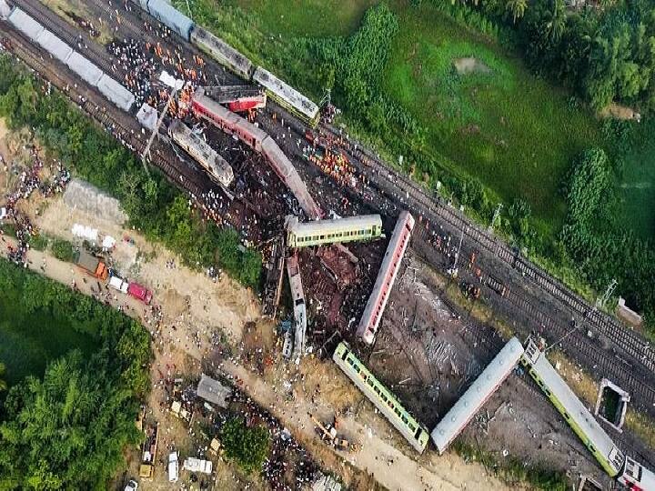 Odisha train accident case 3 officials named in CBI chargesheet Odisha Train Accident: ஒடிசா ரயில் விபத்து.. சிக்கிய மூன்று அதிகாரிகள்.. சிபிஐ குற்றப்பத்திரிகையில் பகீர்