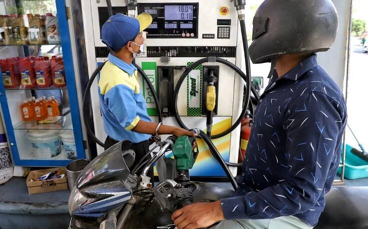 Petrol Diesel Price:   Petrol has become expensive in Ahmedabad know what is the price in your city Petrol Diesel Price: અમદાવાદમાં મોંઘું થયું પેટ્રોલ, જાણ શું છે તમારા શહેરનો ભાવ