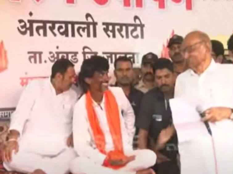 Sharad Pawar and Udayan Raje Bhosle reached at hunger strike protest for Maratha Reservation at Jalna आंदोलकांविरोधात बळाचा वापर करण्याची गरज नव्हती, शरद पवारांची प्रतिक्रिया; लाठीचार्ज करणाऱ्यांना निलंबित करा, उदयनराजेंची मागणी