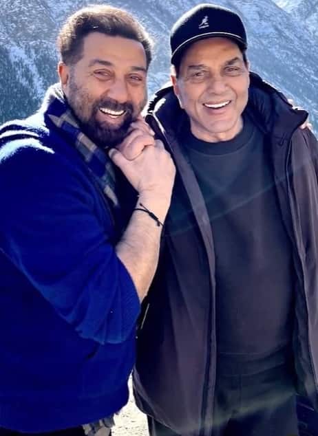 फिल्मी स्क्रीन पर धर्मेंद्र संग सनी और बॉबी का ये बॉन्ड दिखाई देता है , वहीं ऑफ स्क्रीन ये बॉन्ड और भी गहरा हो जाता है.
