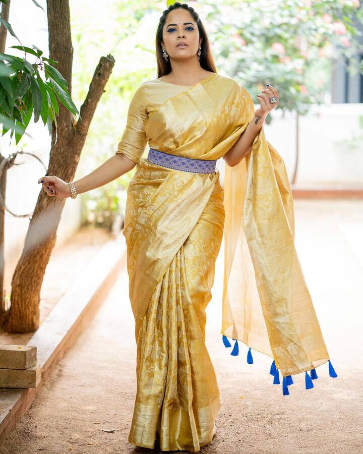 ఈ ఫొటోలు కూడా విపరీతంగా వైరల్ అవుతున్నాయి.