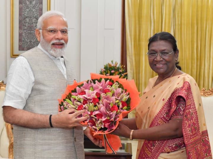 PM Modi Meets President Droupadi Murmu at Rashtrapati Bhavan पीएम मोदी ने राष्ट्रपति द्रौपदी मुर्मू से की मुलाकात, चंद्रयान-3 मिशन की सफलता पर दी बधाई