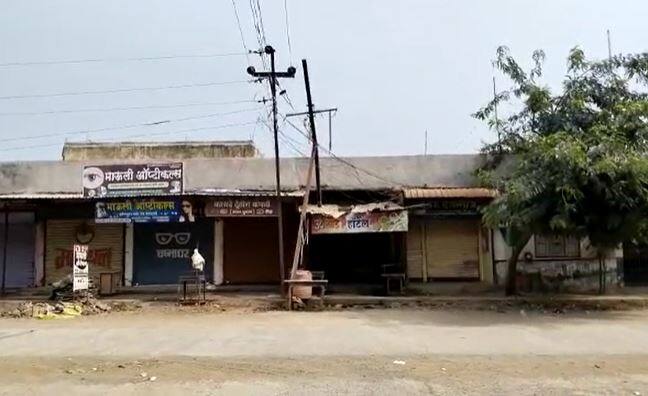 अहमदनगर जिल्ह्यातील अकोले तालुक्यता कडकडीत बंद पाळून जालन्याच्या घटनेचा निषेध करण्यात आला आहे.