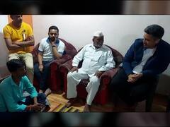 Rohit Pawar: रोहित पवार यांनी उपोषणकर्ते मनोज जरांगे यांच्या कुटुंबीयांची घेतली भेट