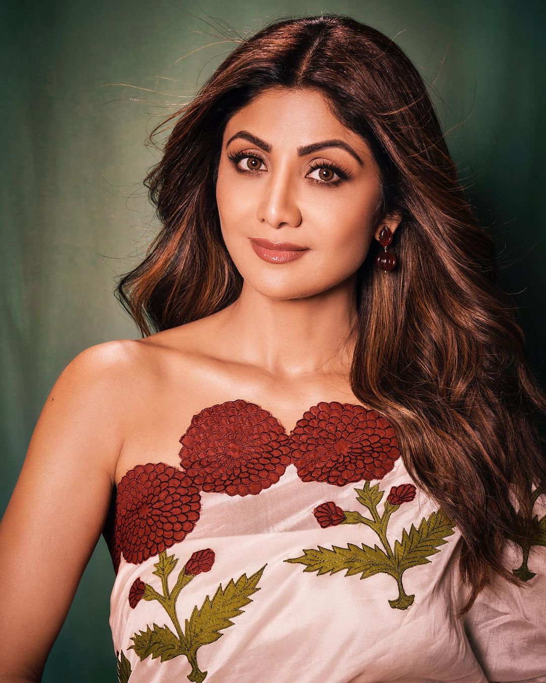 shilpa shetty maroon lichi silk saree with jacquard work all over saree -  Kloth Trend