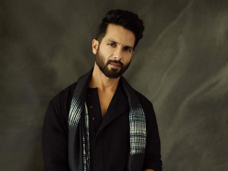 Shahid Kapoor gets irritated and Sternly Snaps At Paparazzi For Shouting At Him Shahid Kapoor: 'খামোকা চেঁচাচ্ছেন কেন?' পাপারাৎজিদের দেখে 'বিরক্ত' শাহিদ কপূর, ভাইরাল ভিডিও