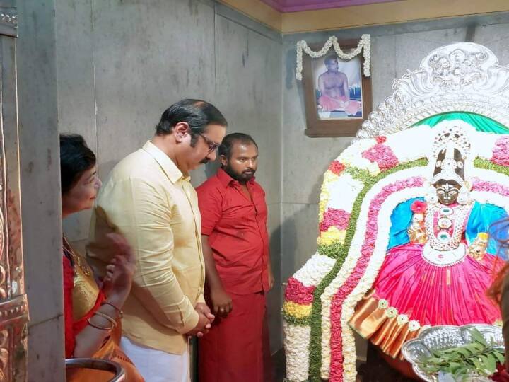 கருவறைக்குள் சிறப்பு தரிசனம்