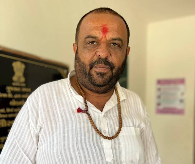charanki sarpanch and Hindu organization came in support of Harshad Gadhvi Salangpur Temple Controversy: ભીંતચિત્રોને નુકશાન પહોંચાનાર હર્ષદ ગઢવીના સમર્થનમાં આવ્યા ગામના સરપંચ અને હિન્દુ સંગઠન