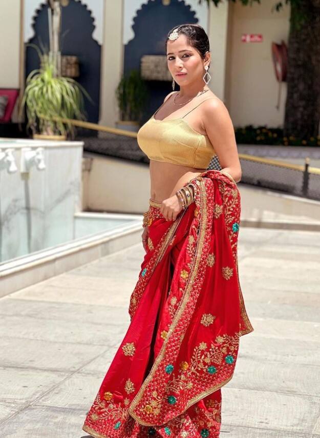 કેટ ઈન્સ્ટાગ્રામ પર  સેક્સી તસવીરો શેર કરતી રહે છે. અભિનેત્રીની આ બોલ્ડ સ્ટાઈલ યુઝર્સને ખૂબ જ પસંદ આવી રહી છે.