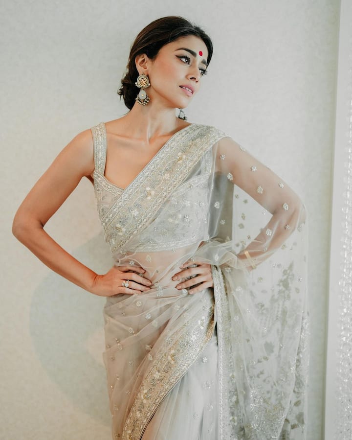 శ్రియ అందమైన ఫోటోలు. Photo Credit: Shriya Saran/instagram