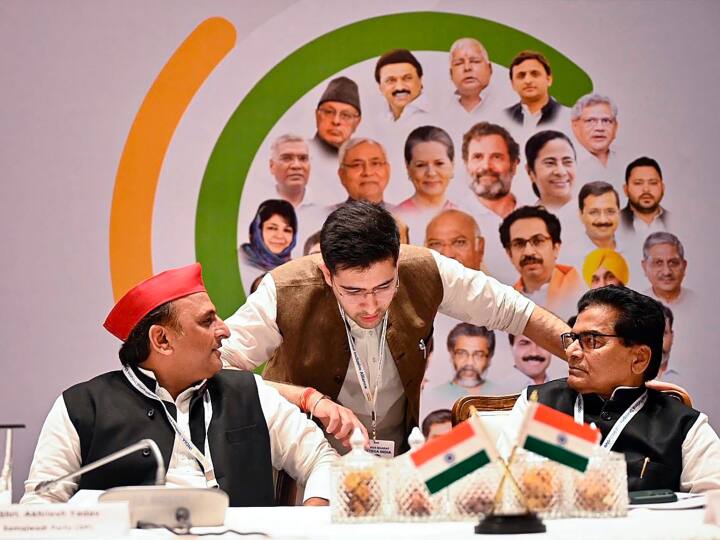 इस बैठक की समाप्ति पर शिवसेना (यूबीटी) प्रमुख उद्धव ठाकरे ने कहा कि विपक्षी गठबंधन इंडिया बिना संयोजक के समन्वय समितियों के सहारे मोदी को हराने के लिए काम करेंगी. हमने बीजेपी के खिलाफ आमने-सामने की लड़ाई का फैसला लिया है.