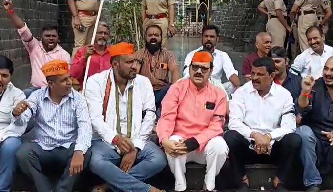 ठिकठिकाणी मराठा संघटना आक्रमक झाल्या आहेत.