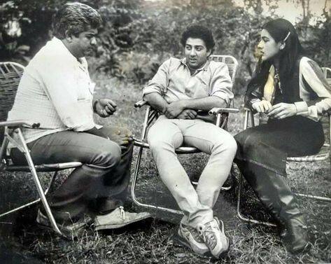 ਇੱਥੇ ਧਰਮਿੰਦਰ ਦਾ ਬੇਟਾ ਸ਼ਰਮ ਨਾਲ ਪਾਣੀ ਪਾਣੀ ਹੋ ਰਿਹਾ ਸੀ। ਉਹ ਇਹ ਵੀ ਨਹੀਂ ਜਾਣਦਾ ਸੀ ਕਿ ਹੀਰੋਇਨ ਨੂੰ ਆਪਣੀਆਂ ਬਾਹਾਂ ਵਿੱਚ ਕਿਵੇਂ ਫੜਨਾ ਹੈ।