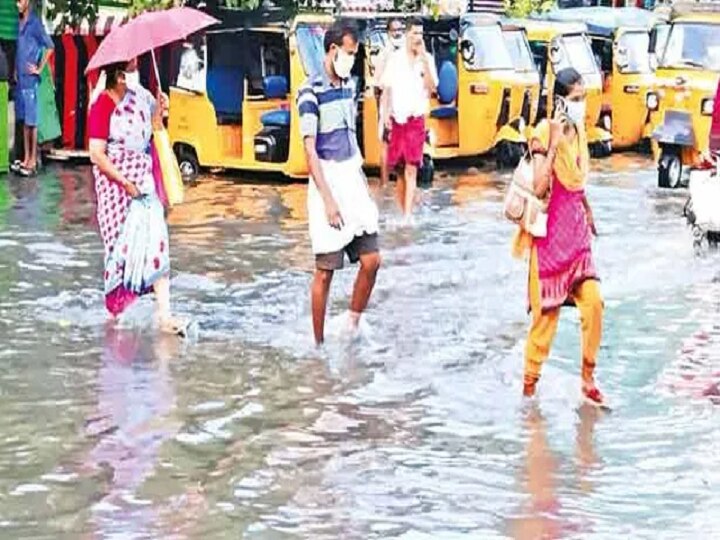 குண்டும் குழியுமாக மாறியுள்ள தஞ்சை ஆடக்காரத் தெரு; சீரமைக்க பொதுமக்கள் வலியுறுத்தல்