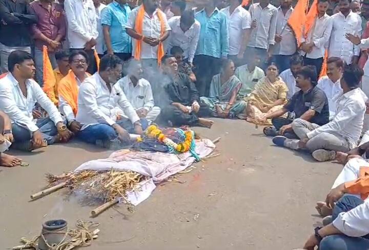 पंढरपूर मध्ये छत्रपती शिवाजी महाराज चौक येथे संतप्त मराठा समाजाच्या वतीने राज्य शासनाच्या विरोधात निषेध आंदोलन सुरू