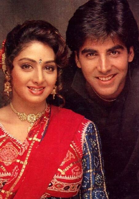 अक्षय कुमार ने एक बार बताया था कि श्रीदेवी उनका क्रश हुआ करती थीं, ये बात उन्होंने अपनी पत्नी ट्विंकल खन्ना के सामने बताई थी. वहीं ट्विंकल को लगता था कि अक्षय का क्रश जीनत अमान हैं. अक्षय ने जब अपनी क्रश के बारे में रिवील किया तब उन्होंने एक किस्सा सुनाया था.