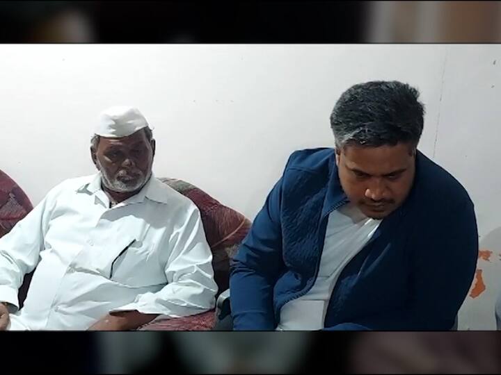 मुख्यमंत्री आणि उपमुख्यमंत्री यांच्या जालन्यातील 8 तारखेच्या नियोजित कार्यक्रमाला अडचण येईल म्हणून हे आंदोलन दडपण्यात आल्याचा आरोप राष्ट्रवादीचे नेते आमदार रोहित पवार यांनी केला आहे