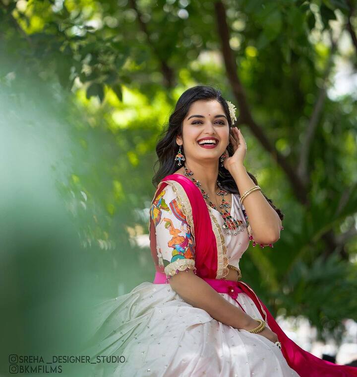 కన్నడలో ఓ సినిమాలో నటించిన ప్రియాంక జైన్, తెలుగులో గోలిసోడా, చల్తే చల్తే, వినరా సోదరా వీరకుమారా, ఎవడూ తక్కువ కాదు లాంటి సినిమాల్లో నటించింది.