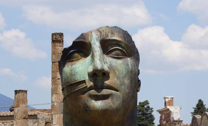 লন্ডনের ন্যাচরাল হিস্ট্রি মিউজিয়ামের জীবাশ্মবিদ ক্রিস স্ট্রিঙ্গার জানিয়েছেন, এত ক্ষুদ্র জনসংখ্যা নিয়ে ১ লক্ষ বছরের বেশি সময়! বিলুপ্ত হতে বসেছিল মানবসমাজ।