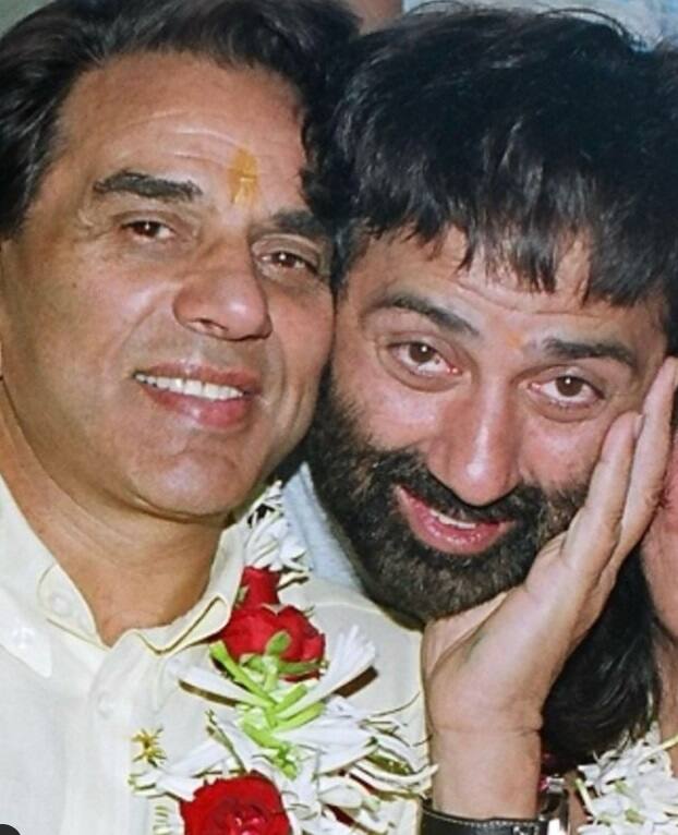बता दें, बेटे सनी देओल और बॉबी देओल धर्मेंद्र पर अपनी जान छिड़कते हैं.