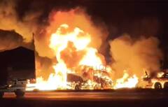 Pune Solapur Highway Fire : पुणे-सोलापूर महामार्गावर अग्नितांडव, आगीत 3 वाहने जळाली