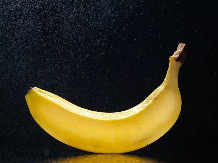 પોટેશિયમની સાથે સાથે કેળામાં વિટામિન A, B6 અને C પણ સારી માત્રામાં જોવા મળે છે. ઝાડા અને મરડોથી પીડિત લોકો માટે પણ આ ફળ ખૂબ જ ફાયદાકારક છે.