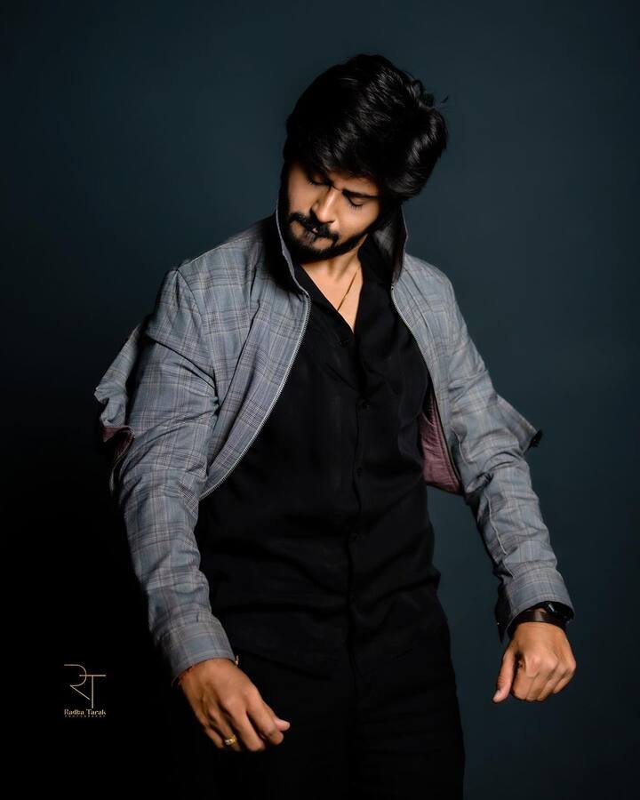 ఆల్రెడీ బిగ్ బాస్ హౌజ్ లోకి వెళ్లొచ్చిన అరియానా, సొహైల్, అషు రెడ్డి, అవినాష్ వీళ్లంతా అమర్ దీప్కి మంచి ఫ్రెండ్స్ కూడా. అమర్ దీప్ కాస్త జాగ్రత్తగా ఆట ఆడితే మాత్రం టైటిల్ విన్నర్ అయ్యే ఛాన్స్లు లేకపోలేదు. అటు సీరియల్ ఫ్యాన్స్ ఉండనే ఉన్నారు