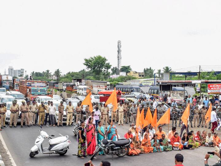 SP Tushar Doshi sent on leave  after Jalna violence over Maratha Reservation Jalna Protest: महाराष्ट्र के जालना में हिंसा के बाद एसपी पर गिरी गाज, छुट्टी पर भेजा गया