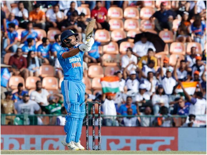 हर तरफ ईशान किशन के इस छक्के की हो रही चर्चा, वीडियो में देखिए कैसे हवा में उड़कर जड़ा सिक्स हर तरफ ईशान किशन के इस छक्के की हो रही चर्चा, वीडियो में देखिए कैसे हवा में उड़कर जड़ा सिक्स
