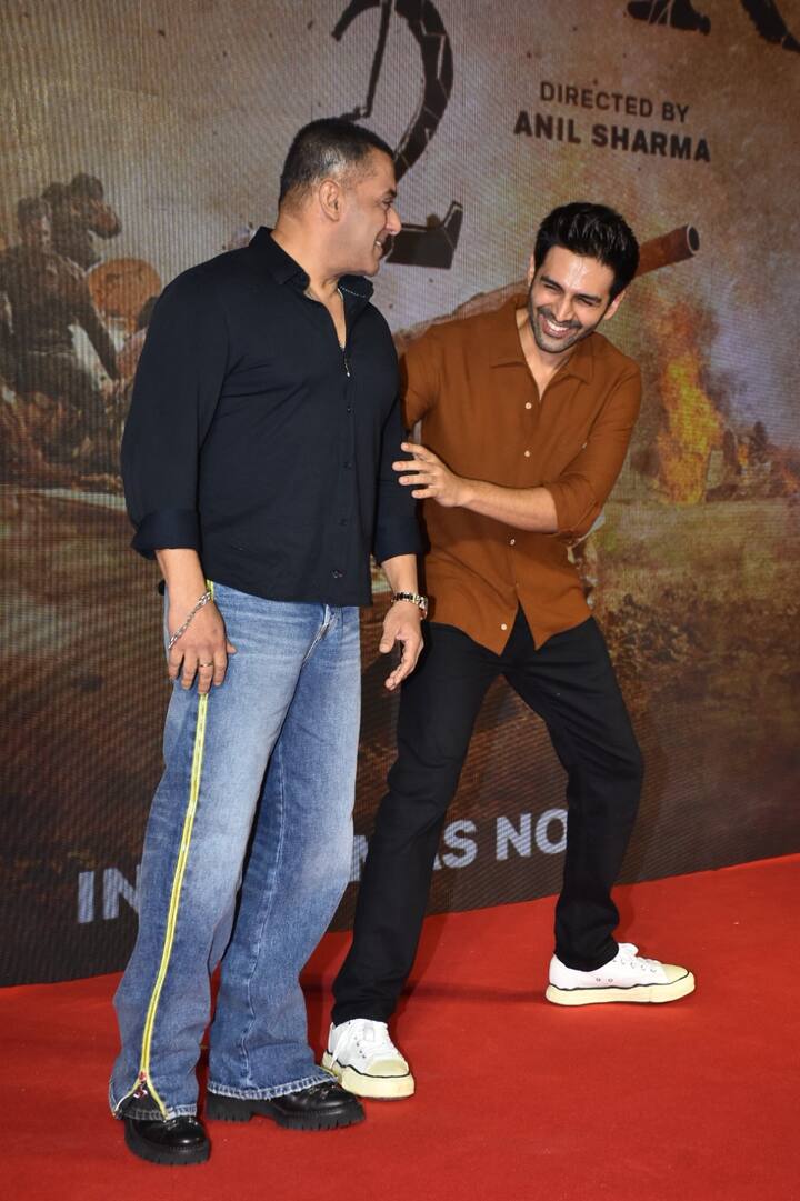 इसके बाद सलमान खान जब जाने लगे तो कार्तिक ने पूरे हक के साथ नटखट अंदाज में सलमान खान को जकड़ लिया और कहा कि अभी उनके साथ और फोटोज खिचवाएं.