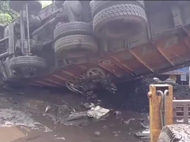 Jharkhand Road Accident Heavy collision between coal laden truck and tanker in Dhanbad 3 people died ANN Dhanbad Road Accident: धनबाद में दर्दनाक हादसा! कोयला लदे ट्रक और टैंकर में हुई जोरदार टक्कर, 3 लोगों की मौत
