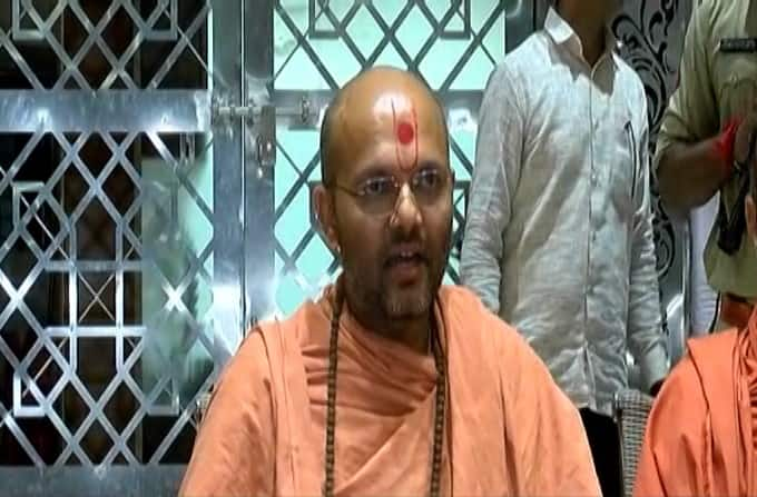 In the matter of Salangpur temple dispute, Swaminarayan Saints constituted the Sant Samiti Salangpur Controversy: સ્વામીનારાયણ સંતોની 3 કલાકની બેઠક બાદ પણ ભીંતચિત્રો હટાવવા અંગે ન આવ્યો કોઈ નિર્ણય, સંત સમિતિની કરાઈ રચના