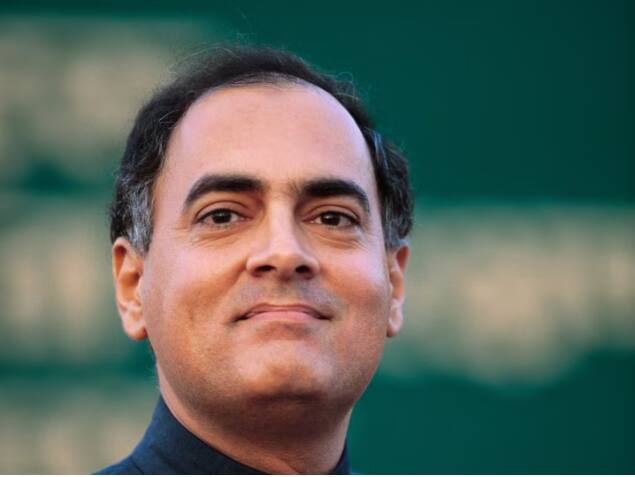 31 ਅਕਤੂਬਰ 1984 ਨੂੰ ਇੰਦਰਾ ਗਾਂਧੀ ਦੀ ਹੱਤਿਆ ਤੋਂ ਬਾਅਦ ਰਾਜੀਵ ਗਾਂਧੀ ਨੂੰ ਅੰਤਰਿਮ ਪ੍ਰਧਾਨ ਮੰਤਰੀ ਬਣਾਇਆ ਗਿਆ। ਰਾਜੀਵ ਗਾਂਧੀ ਨੇ ਇਸ ਸਾਲ ਨਵੰਬਰ ਵਿੱਚ ਲੋਕ ਸਭਾ ਭੰਗ ਕਰ ਦਿੱਤੀ ਸੀ, ਜਿਸ ਤੋਂ ਬਾਅਦ ਸਮੇਂ ਤੋਂ ਪਹਿਲਾਂ ਚੋਣਾਂ ਕਰਵਾਈਆਂ ਗਈਆਂ ਸਨ।ਅੱਠਵੀਂ ਲੋਕ ਸਭਾ ਚੋਣਾਂ ਵਿੱਚ ਇੰਦਰਾ ਗਾਂਧੀ ਦੀ ਮੌਤ ਕਾਰਨ ਲੋਕਾਂ ਨੇ ਕਾਂਗਰਸ ਨੂੰ ਭਾਰੀ ਵੋਟਾਂ ਪਾਈਆਂ ਸਨ। ਰਾਜੀਵ ਗਾਂਧੀ ਦੀ ਅਗਵਾਈ ਵਿੱਚ ਪਾਰਟੀ ਨੂੰ ਹੁਣ ਤੱਕ ਦੀ ਸਭ ਤੋਂ ਵੱਧ 414 ਸੀਟਾਂ ਮਿਲੀਆਂ ਹਨ।